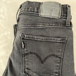 Black skinny high waisted Levi’s jeans